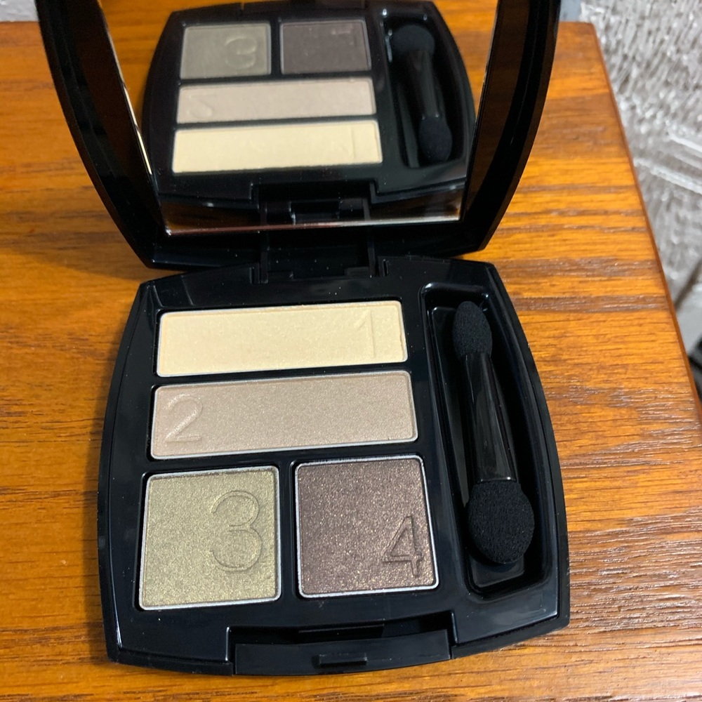 Eye shadow quad